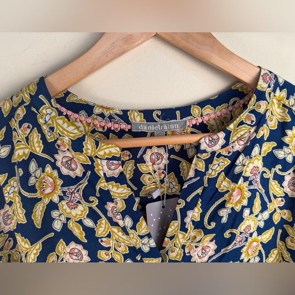 Daniel Rainn NWT Women's Floral V-Neck Rayon Blouse Roll Tab Sleeve Size XL BOHO - Picture 4 of 11